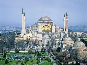 ​Ayasofya Camii ibadete açılmalı