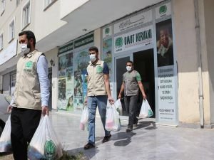 Mardin Umut Kervanı yüzlerce aileye yardım ulaştırdı