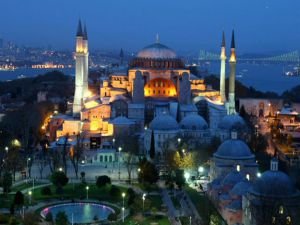 Ayasofya Camii'ne 3 imam 5 müezzin atandı