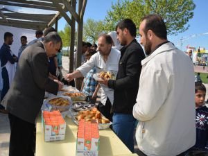 Büyük etkinlikte muhtaçlar için kermes