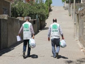 Midyat Umut Kervanından yüzlerce yetim çocuğa bayramlık elbise