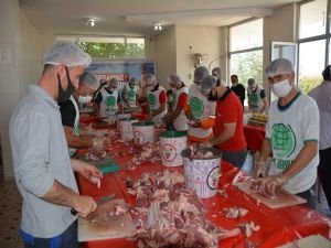 Umut Kervanı Covid-19 tedbirleri altında kurban kesimi ve dağıtımına başladı