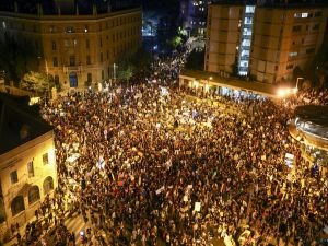 "Ekini ve nesli tahrip eden" siyonist işgalciler, El-Muğayyir'de 14 dönüm araziyi yaktı