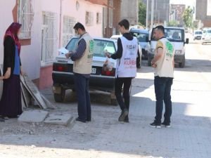 Umut Kervanı Bismil'de bin aileye kurban eti dağıttı