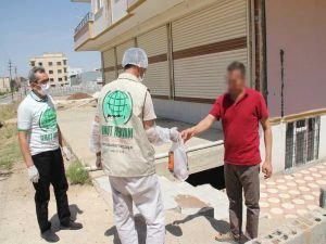 Midyat Umut Kervanı yüzlerce yetim ve muhtaç aileye kurban eti ulaştırdı