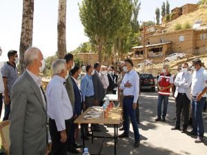 Bitlis Valisi Çağatay, depremi yaşayan muhtarlarla bir araya geldi