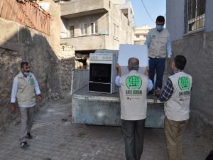 Umut Kervanından evi yanan yaşlı çifte yardım