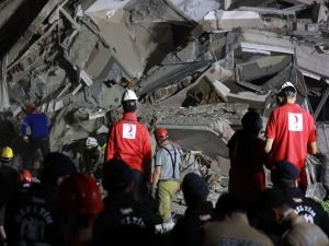 Kızılay Depremin İlk Gününde İzmir’i Yalnız Bırakmadı