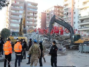 Deprem sonrası yürütülen çalışmalar devam ediyor