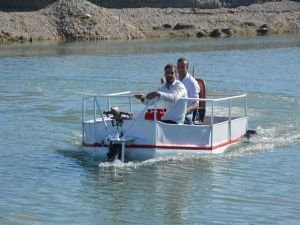 Sondaj ustası hem karada hem suda gidebilen tekne geliştirdi