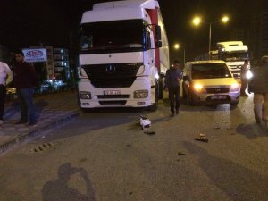Tır araç biçti! 1 yaralı