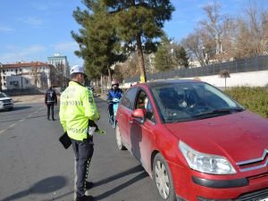 Sokağa çıkma kısıtlamasının son gününde de Diyarbakır caddeleri boş kaldı