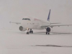 Diyarbakır'da uçak seferleri iptal edildi