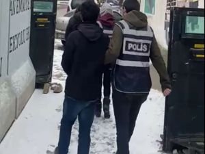 Camide hırsızlık yapan 2 kişi yakalandı