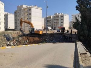 PKK'nın tahrip ettiği Çağ Çağ Deresi üzerindeki köprülerin yıkımına başlandı