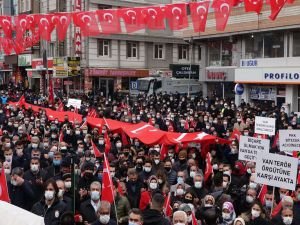 Gara'da katledilen görevliler için Van'da tepki yürüyüşü yapıldı