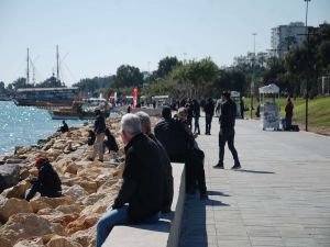 ​Mersin'de 2 günlük kısıtlama sonrası halk dışarıya akın etti