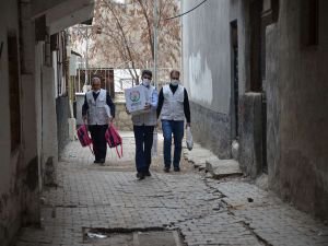 Yetim ailelerine Avrupa Yetim Eli'nden destek