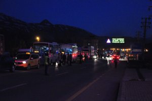 Yol kenarına döşenen kablo polisi alarma geçirdi