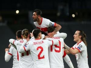 Milliler Hollanda'yı farklı yendi: 4-2