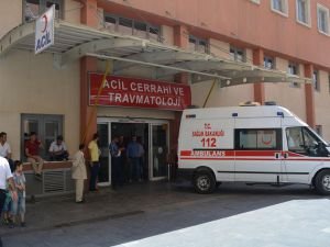 Korkunç kaza! Bebeğin üzerine televizyon düştü