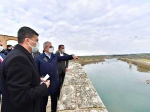 Silvan Kent Meydanı ve Malabadi Köprüsü etrafında 22 bin metrekarelik park alanı yapılacak