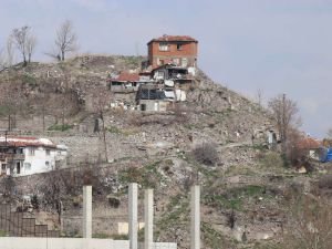 Tarihi Ankara Kalesi ve Hacı Bayram Cami çevresine yakışmayan görüntüler