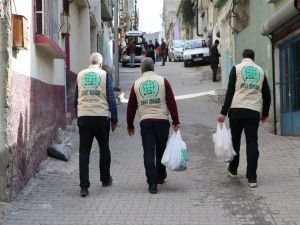 İhtiyaç sahiplerinin yüzü Umut Kervanı ile gülüyor