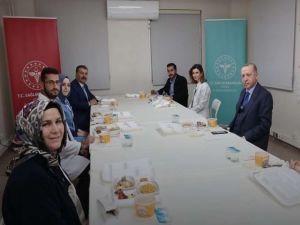 Cumhurbaşkanı Erdoğan, sağlık çalışanlarıyla iftar yaptı