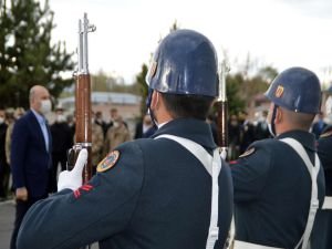 Bakan Soylu güvenlik toplantısının ardından Ağrı'da temaslarına devam etti