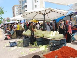 Sadece bugün kısıtlamadan muaf tutulan pazarcı esnafı her gün tezgâh açmak istiyor