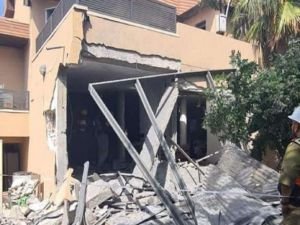 Direnişin fırlattığı füzeler siyonist gasıpların evlerine isabet etti