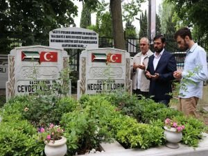 HÜDA PAR İstanbul İl Başkanlığı Mavi Marmara şehitlerini kabirleri başında rahmetle andı