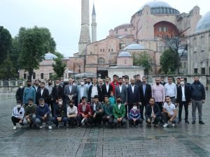 HÜDA PAR İstanbul İl Teşkilatı Ayasofya'da sabah namazında buluştu