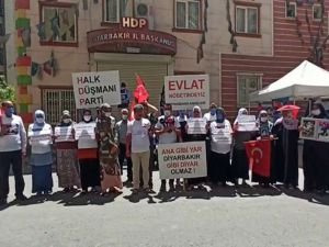 Evlat nöbeti tutan ailelerden Milletvekili Beştaş'a tepki