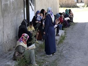 YKS'ye giren öğrencilerin aileleri çocukları için dua etti