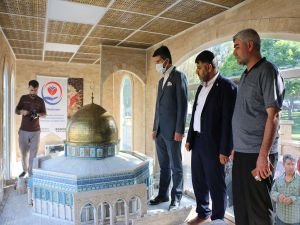 Minia Kudüs tırı Şanlıurfa'da yoğun ilgi ile karşılandı