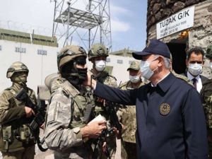 Bakan Akar İran hududundaki tedbirleri inceledi