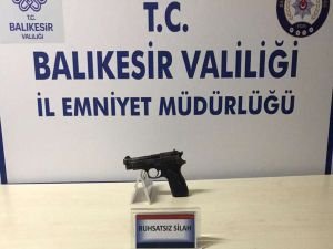 Balıkesir'de ruhsatsız silah ele geçirildi