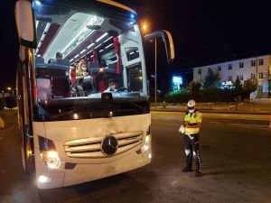 İzmir'de 18 yaşından küçüklere otobüs ve uçak bilet satışı yasaklandı