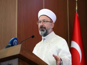 Erbaş: "İslam'ın hakikatleri ile gençliğin heyecanının buluşması, dünyayı değiştirecektir"