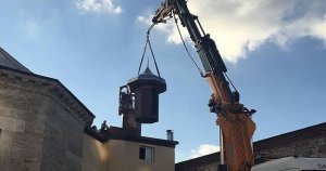 Taksim'deki mescidin yeni minaresi yerleştirildi