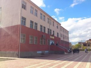 PKK'dan 9 öğretmen görevden alındı