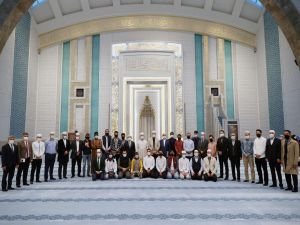 Diyanet İşleri Başkanı Erbaş sabah namazında öğrencilerle buluştu