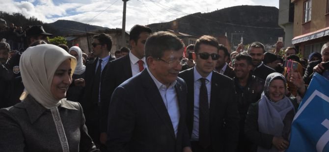 Başbakan Davutoğlu: "Allah aramıza nifak sokmak isteyenlere fırsat vermesin"