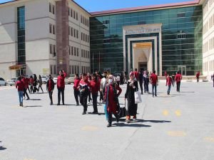 İmam hatip okulları topluma yön veren insanlar yetiştiriyor