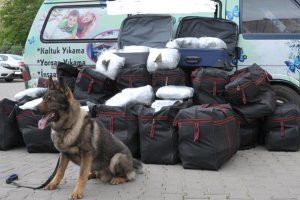 88 ayrı operasyonda bir ton esrar ele geçirildi