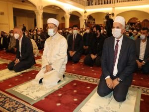 Diyanet İşleri Başkanı Erbaş Gaziantep’te gençlerle sabah namazında buluştu