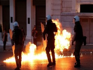 Yunanistan'ın vergi ve emeklilik düzenlenmesine protesto