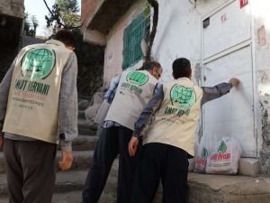 Diyarbakır Umut Kervanı Mevlid Kandili'nde ihtiyaç sahiplerini sevindirdi